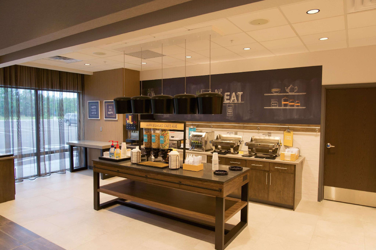 Food & Drinks 5, Hampton Inn by Hilton West Wichita Goddard, Sedgwick
