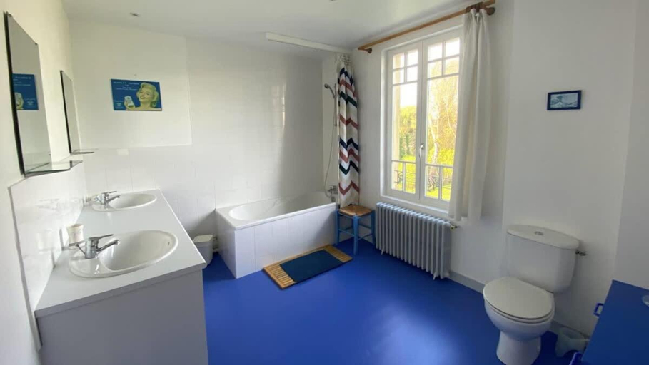Bathroom, CARANTEC FAMILY HOME WITH GARDEN 6 persons, Finistère