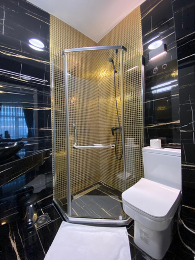 Bathroom 3, Hotel Pejton, Priština