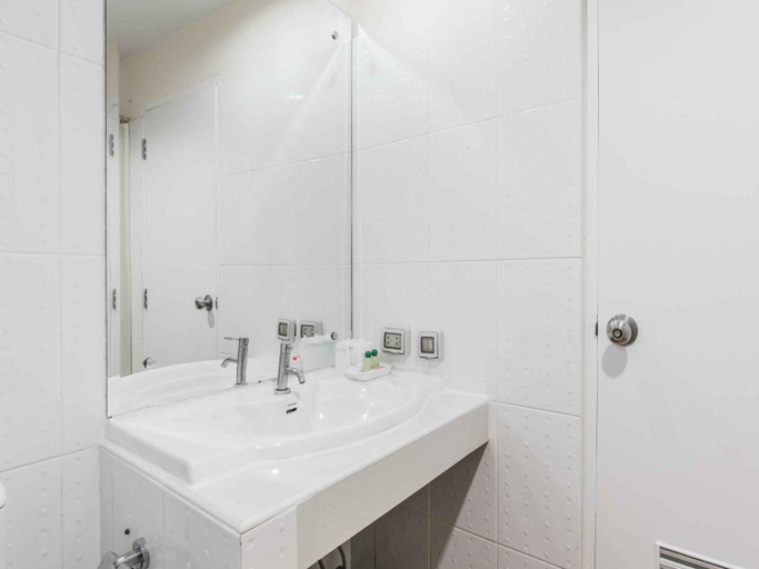 Bathroom 13