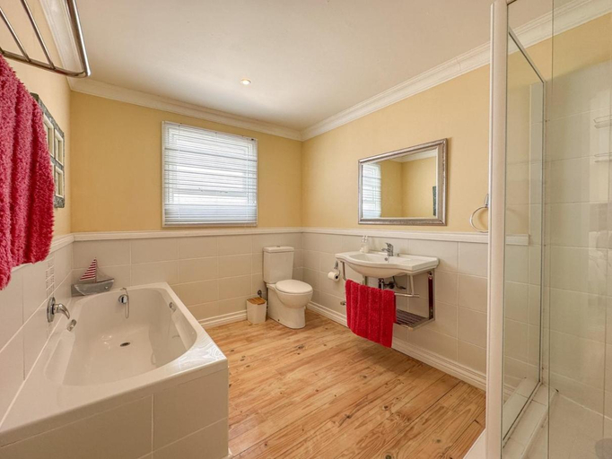Bathroom, Julsie's Home, Eden