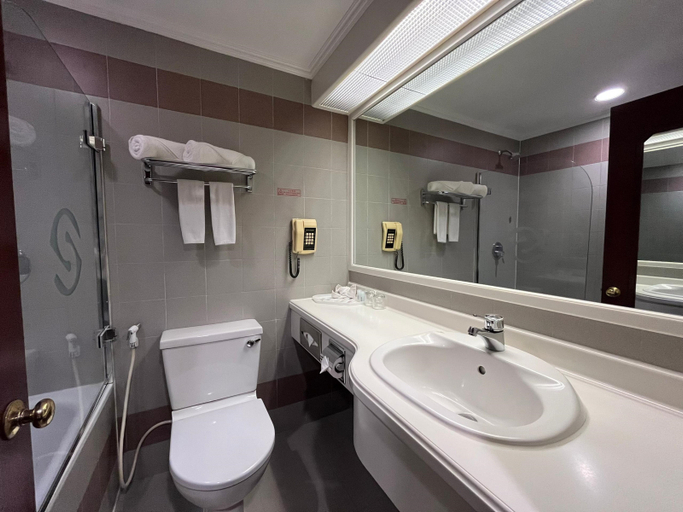 Bathroom 7