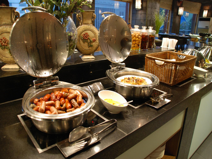 Food & Drinks 5, [Agoda Pick] Commodore Hotel, Dong