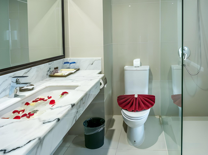 Bathroom 5, Ohana Phnom Penh Palace Hotel, Phnom Penh
