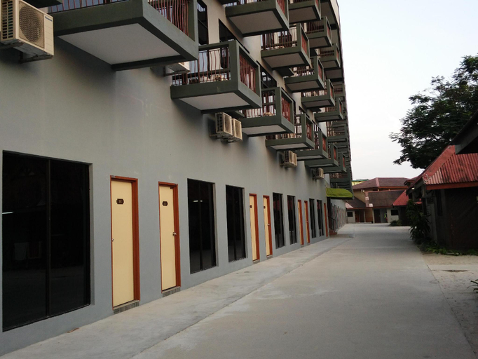Exterior 5