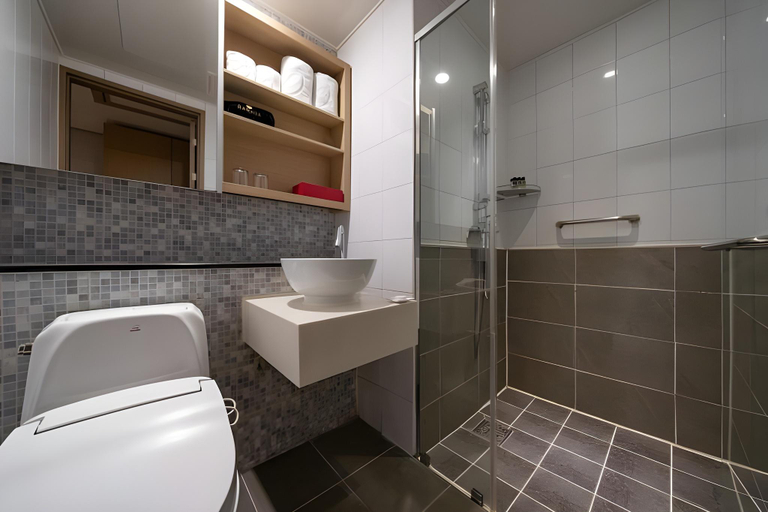 Bathroom 12