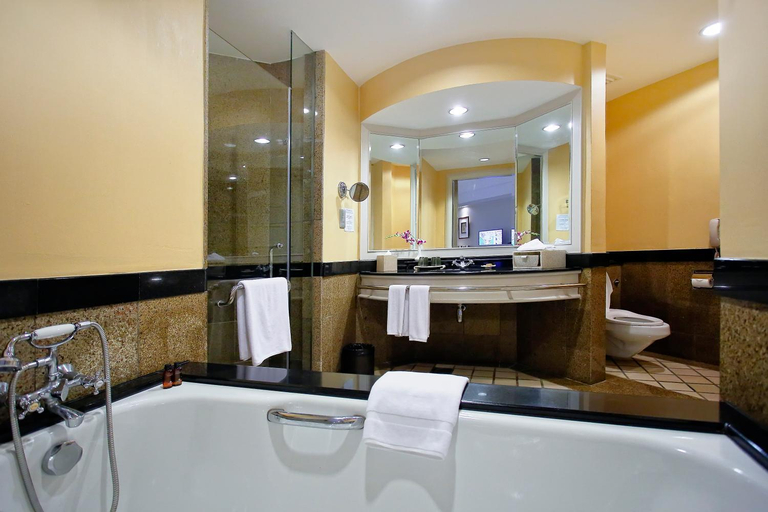 Bathroom 12