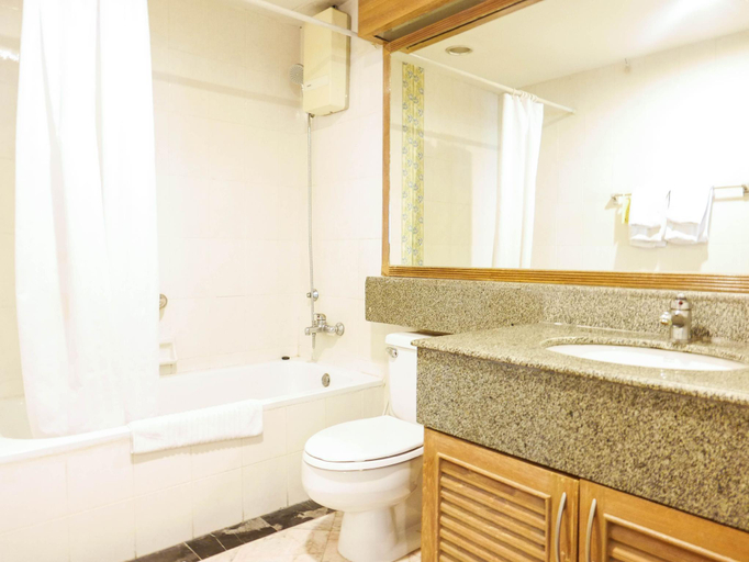 Bathroom 5, Best Comfort Residential Hotel, Wattana