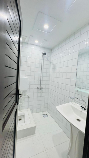 Bathroom 4, Hotel 11, Islamabad