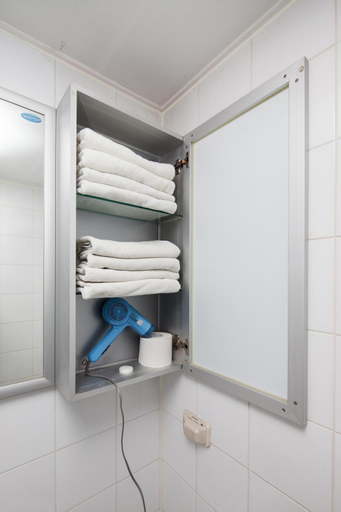 Bathroom 11