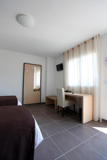 Bedroom 2, Hotel Restaurant les Pielettes, Bouches-du-Rhône