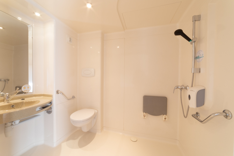Bathroom 4, Premiere Classe Maubeuge, Nord