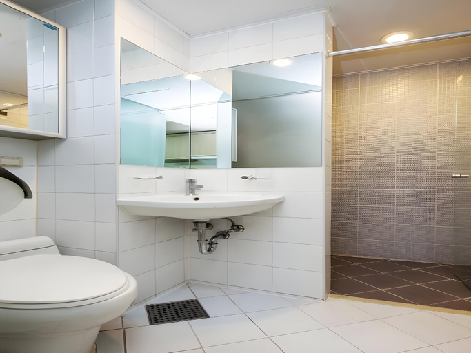 Bathroom 9