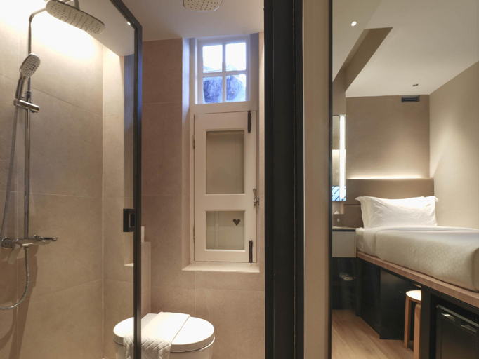 Bathroom 16