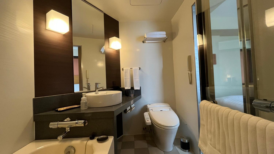 Bathroom 17