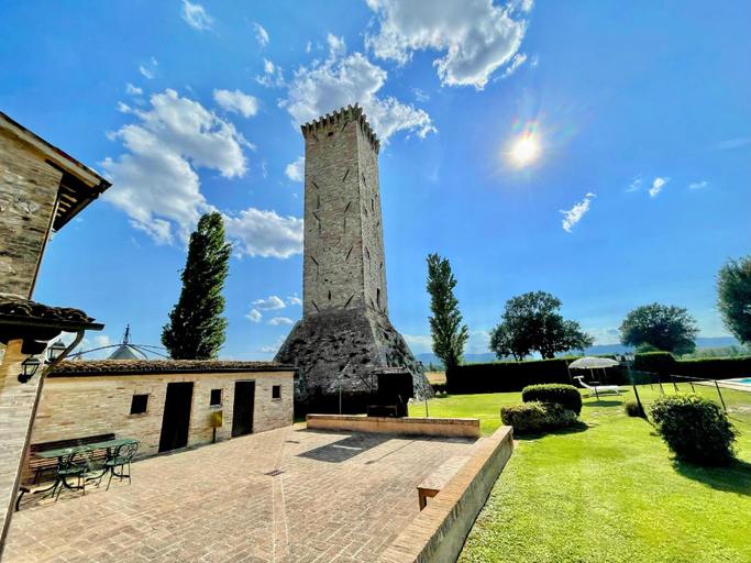 Others 3, Ab Fab villa with pool, huge grounds, mediation park, child activity park - exc, Perugia