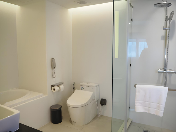 Bathroom 18
