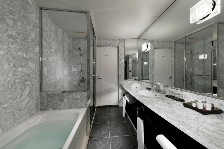 Bathroom 16