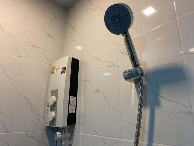 Bathroom 3, Aplus Deluxe Hotel, Muang Satun