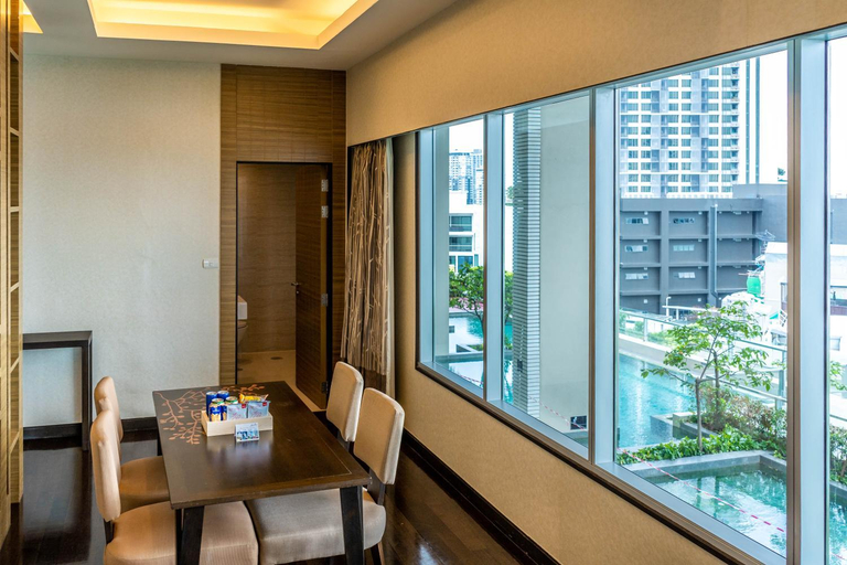 Dining Room 8