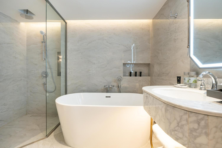 Bathroom 13