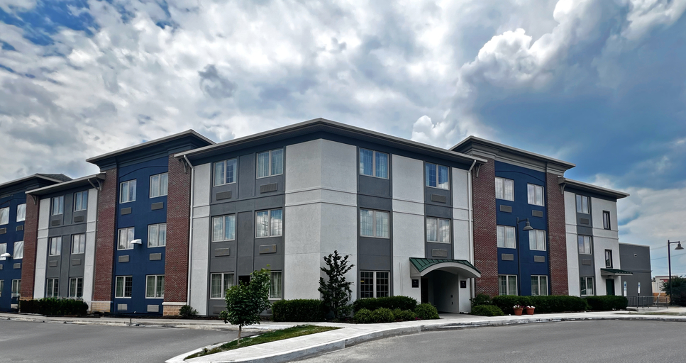 Exterior & Views