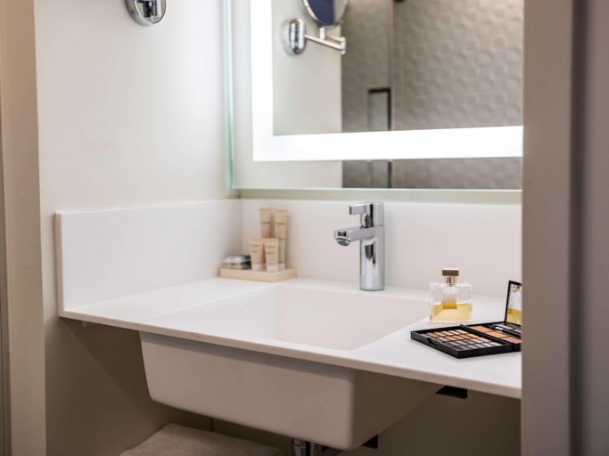 Bathroom 4, Mercure Paris Gennevilliers, Hauts-de-Seine
