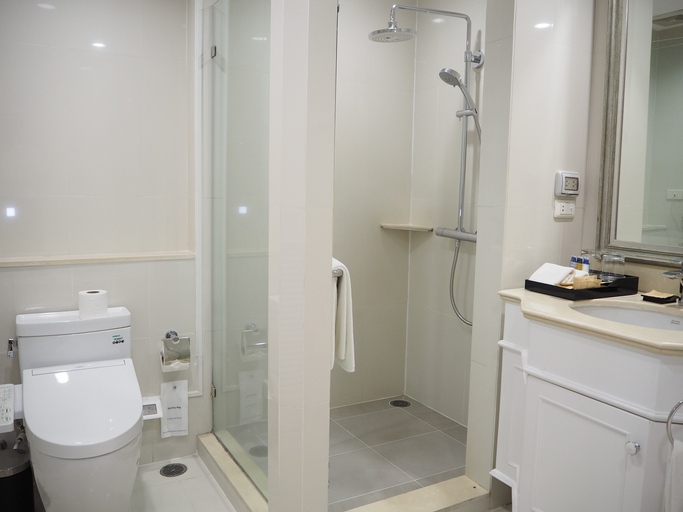 Bathroom 16