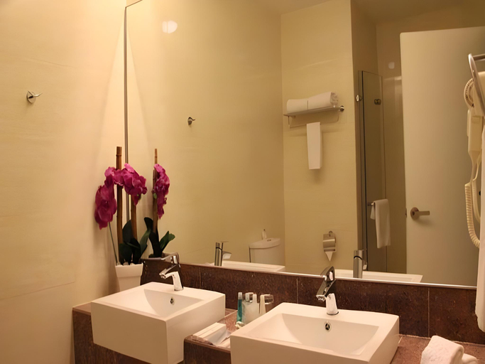 Bathroom 9