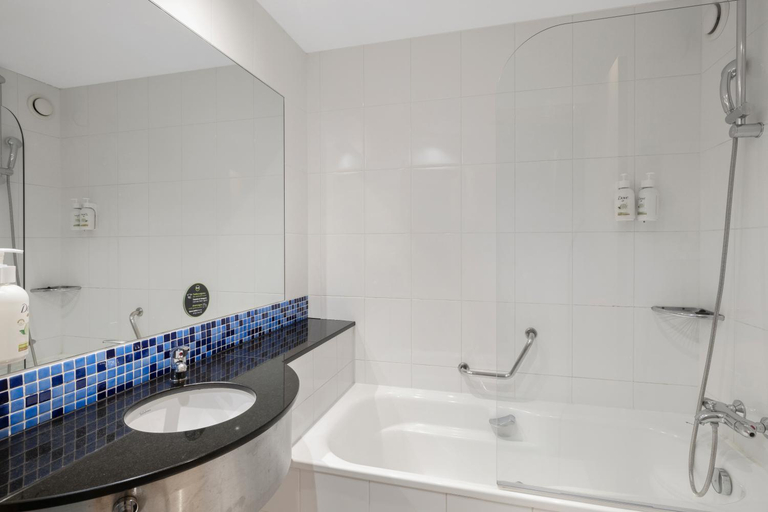 Bathroom 3, B&B Hotel Girona 3 (90679182), Girona