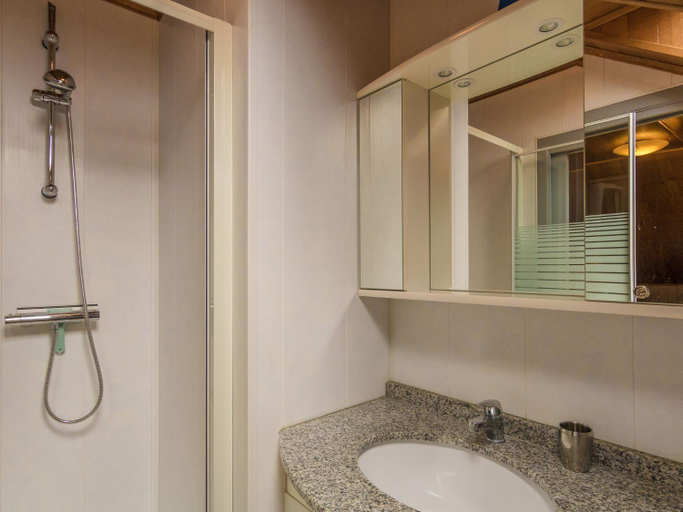 Bathroom 4, Pleasant holiday home with private pool, Dordogne