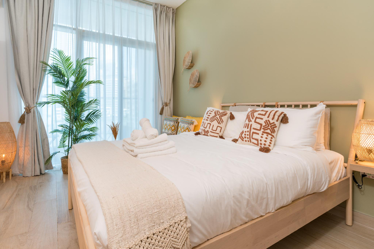 Bedroom, Stunning studio with Balcony with Marina view, Dubai