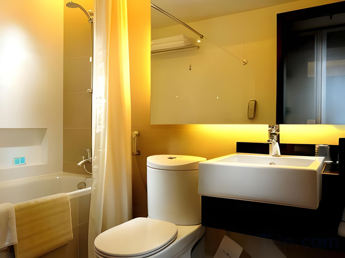 Bathroom 16