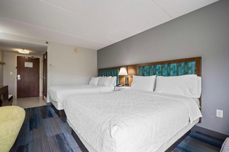 Bedroom 3, Hampton Inn Ridgefield Park, Bergen