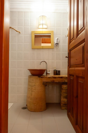 Bathroom 1, AMNISIADES APARTMENTS, Crete