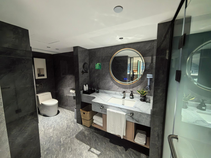 Bathroom 7