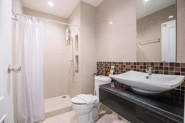 Bathroom 11