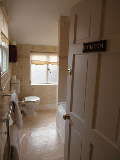 Bathroom 4, Best Western George Hotel, Norfolk