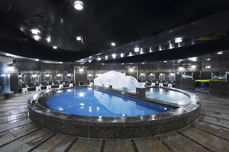 Sport & Beauty 2, [Agoda Pick] Commodore Hotel, Dong