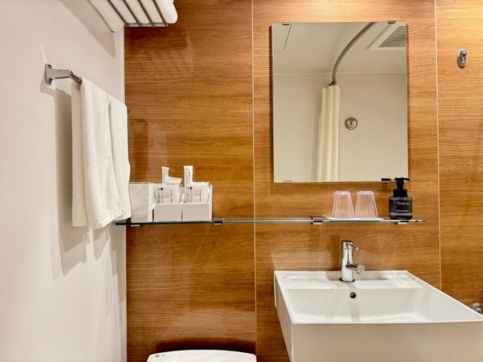 Bathroom 4