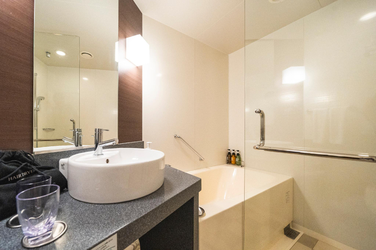 Bathroom 23