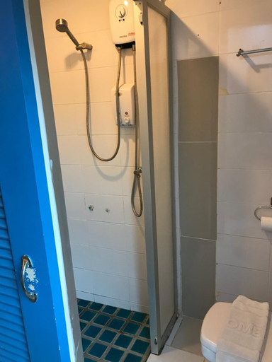 Bathroom 4, L42 Hostel, Lat Krabang