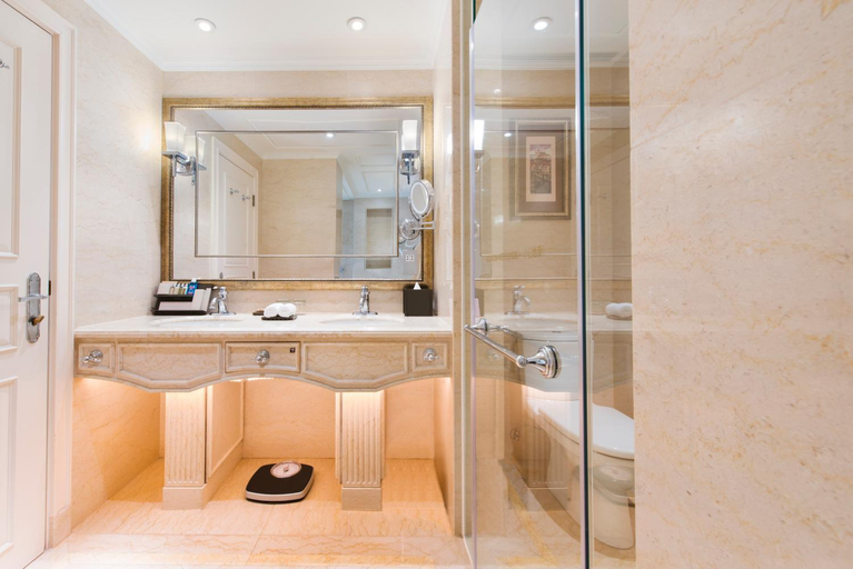Bathroom 7
