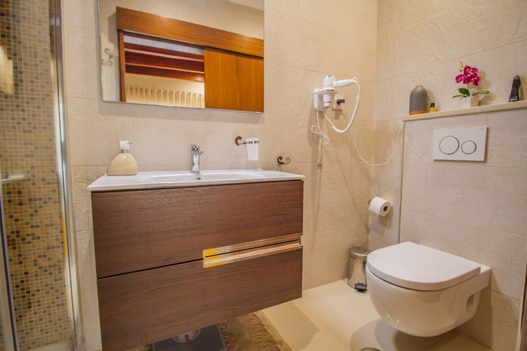 Bathroom 4, Casas das Pedrinhas by Paisagens Ineditas, Amarante