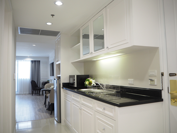 Dining Room 10