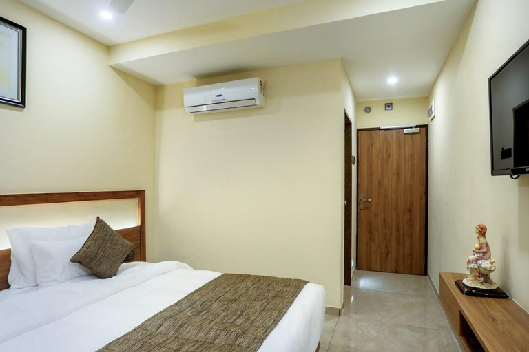 Others 3, Hotel Kavery, Rajkot
