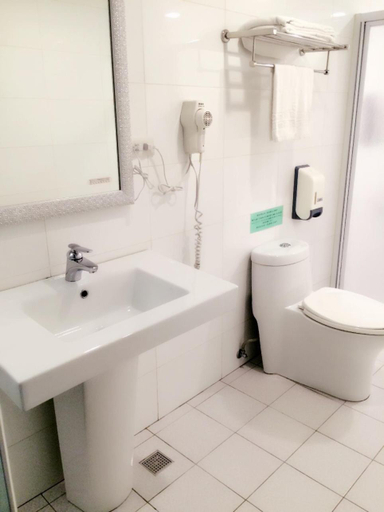 Bathroom 4, Hotel 6 Zhonghua, Taipei City