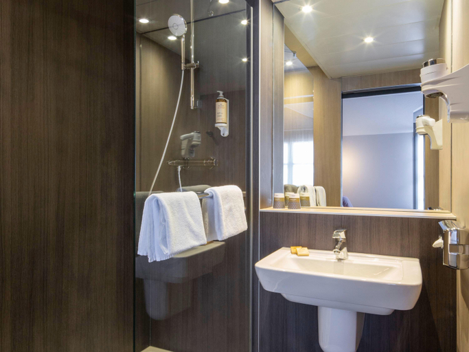 Bathroom 5, Mercure Versailles Chateau Hotel, Yvelines