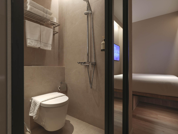Bathroom 14