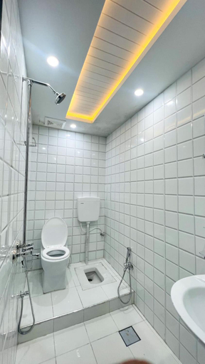 Bathroom 4, Hotel 11, Islamabad